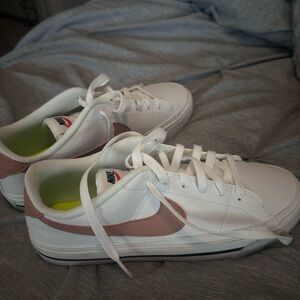 Nike Court Legacy Sneaker (women)